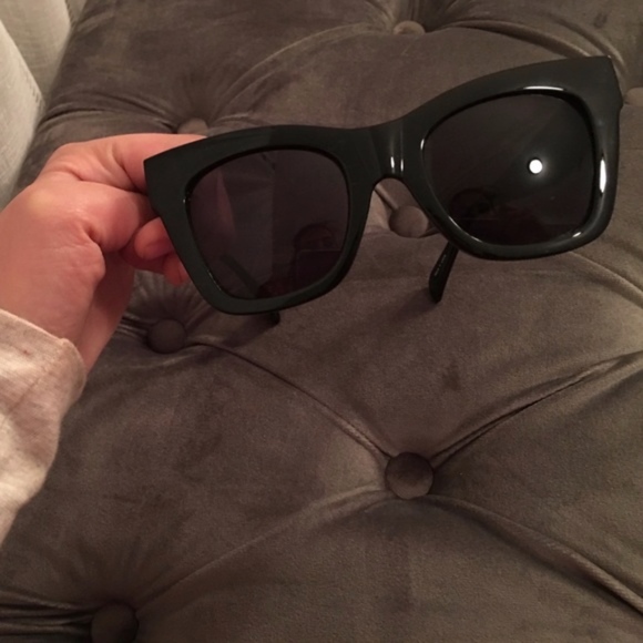 Black Thick Frame Sunglasses - Picture 4 of 5